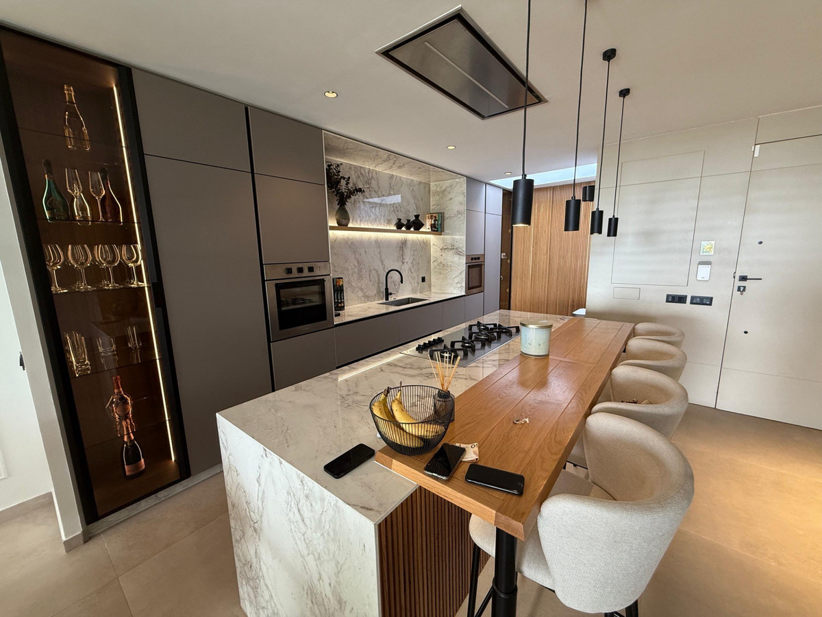 4 Bedroom Villa for Sale in Benahavís — 4