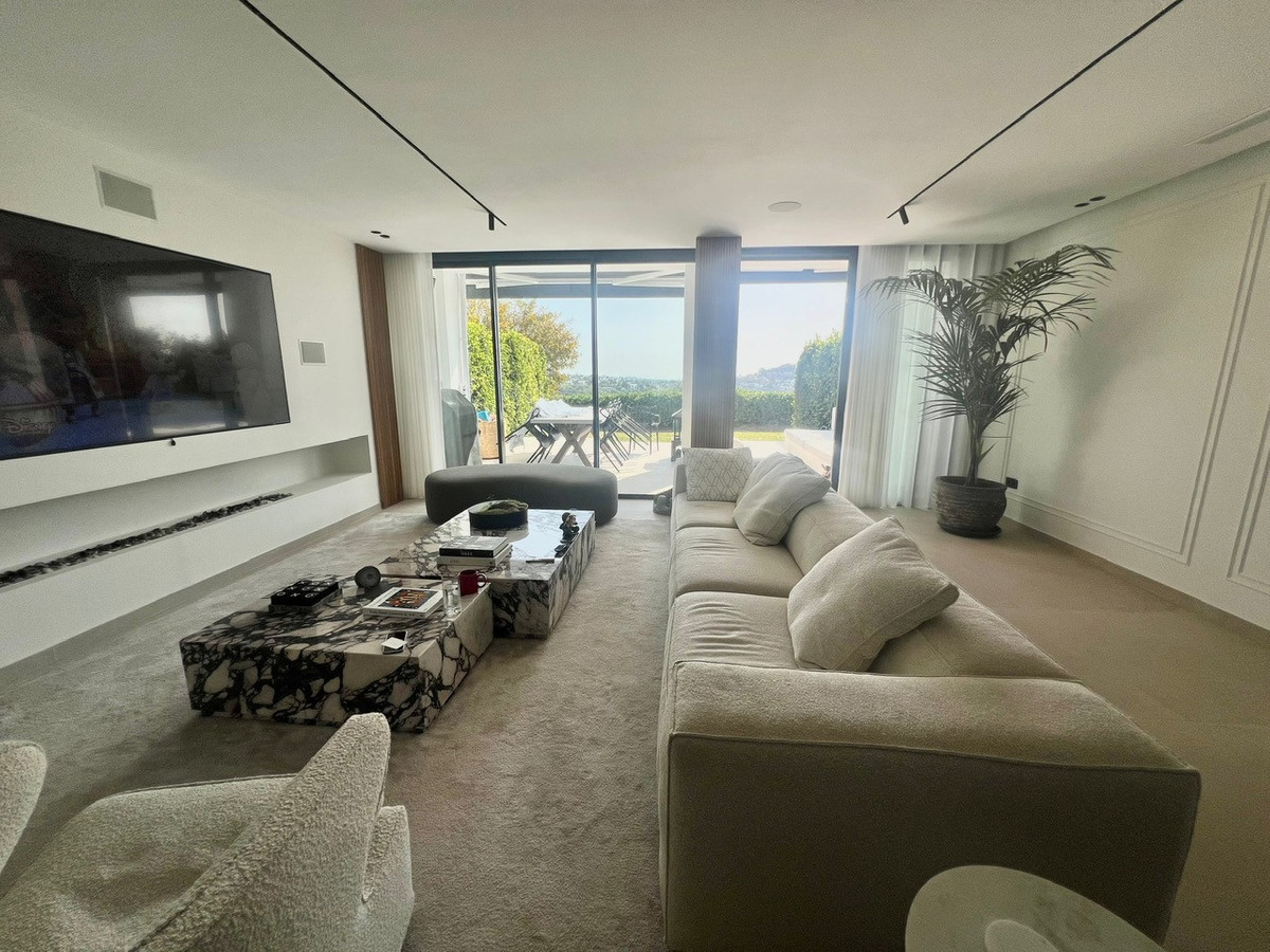 4 Bedroom Villa for Sale in Benahavís — 5