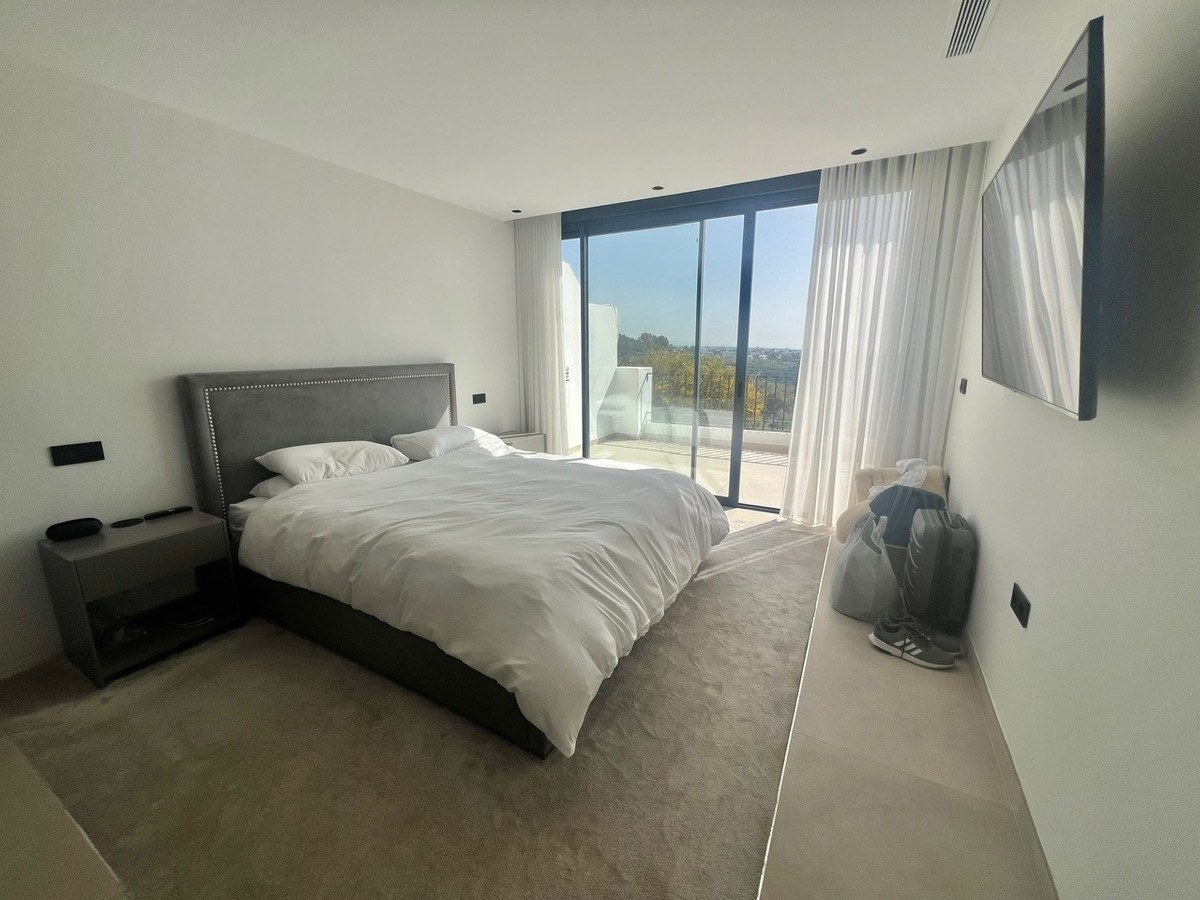 4 Bedroom Villa for Sale in Benahavís — 8