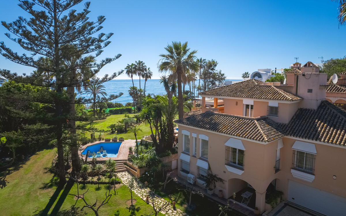 8 Bedroom Villa for Sale in New Golden Mile — 2