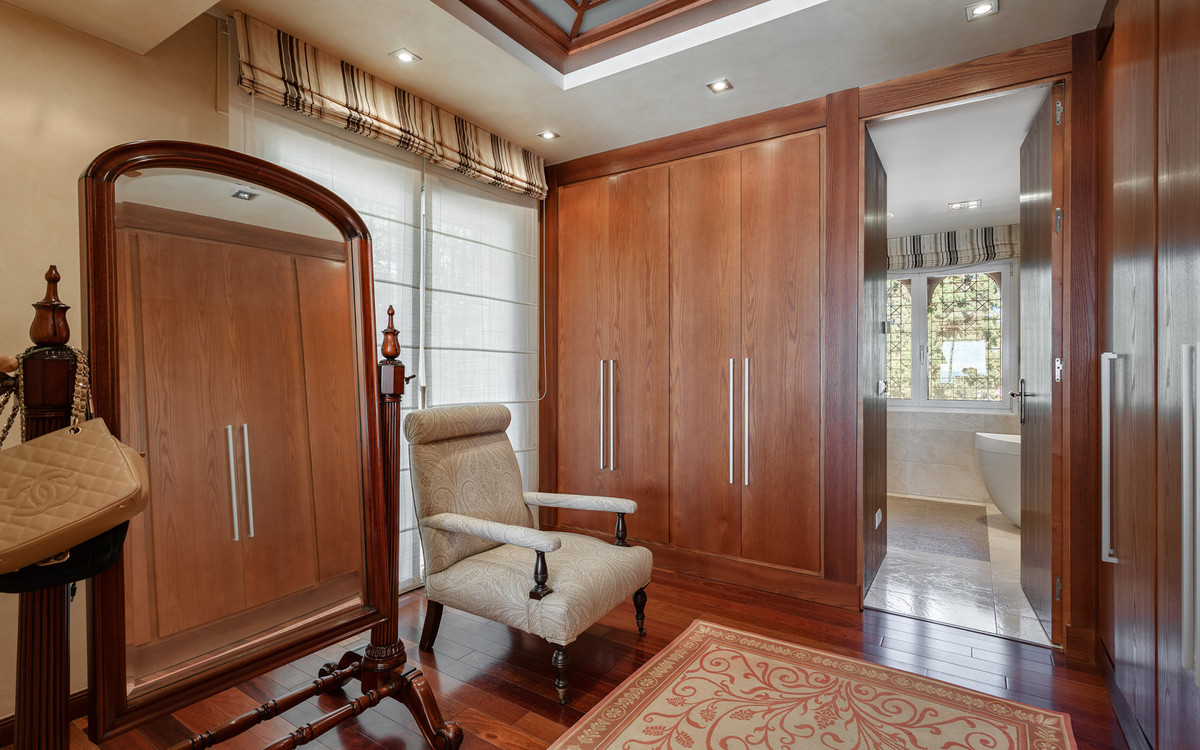 8 Bedroom Villa for Sale in New Golden Mile — 9