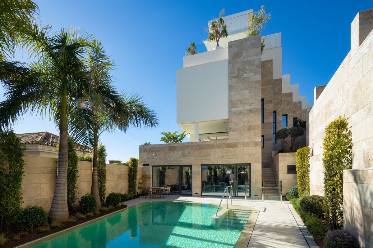 3 Bedroom Apartment for Sale in La Quinta — 2