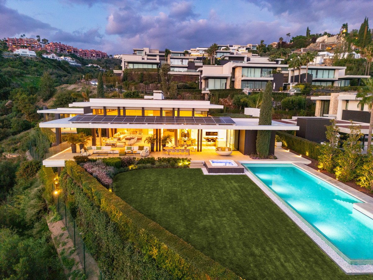 6 Bedroom Villa for Sale in La Quinta
