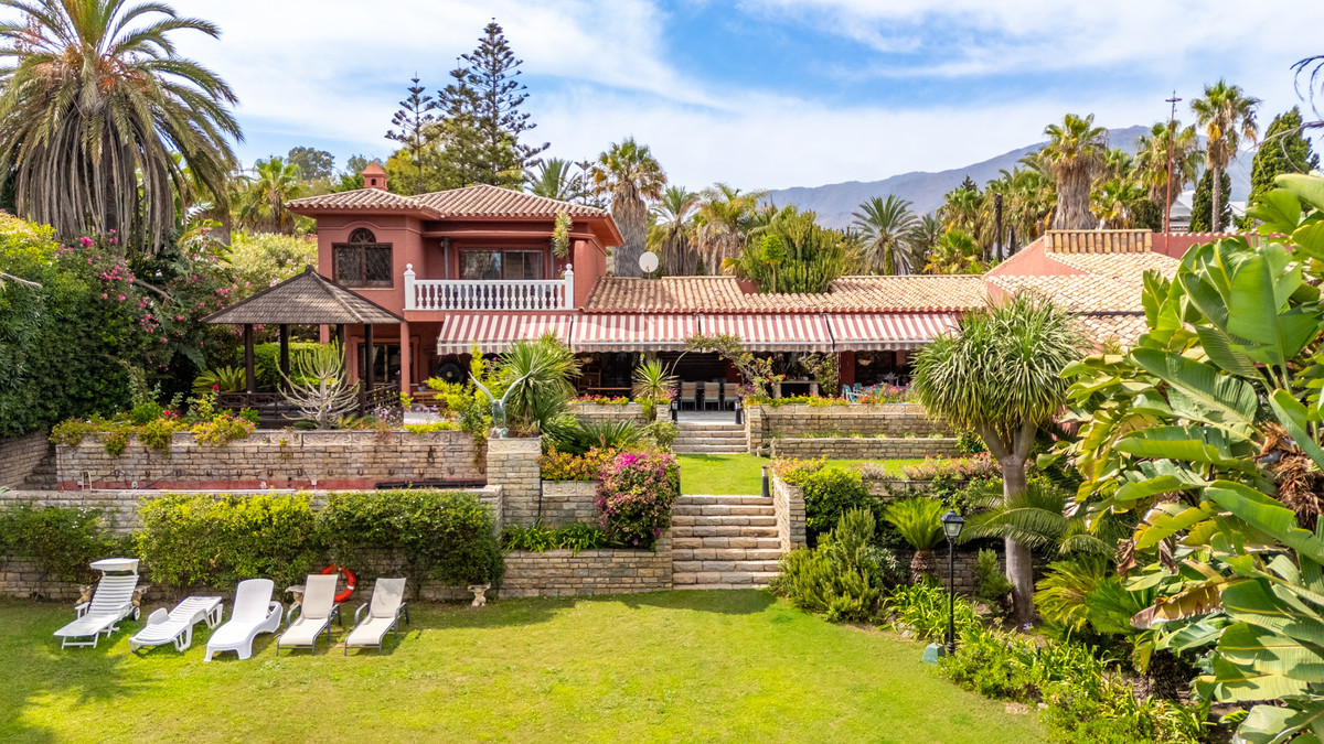 9 Bedroom Villa for Sale in Estepona — 3