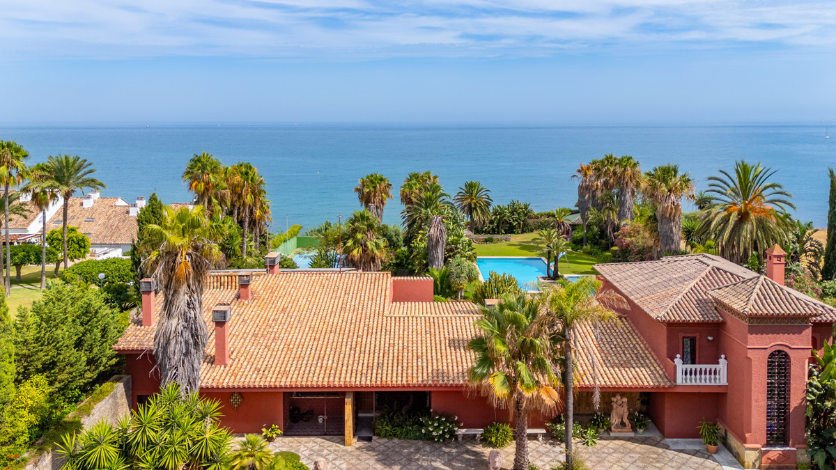 9 Bedroom Villa for Sale in Estepona — 5
