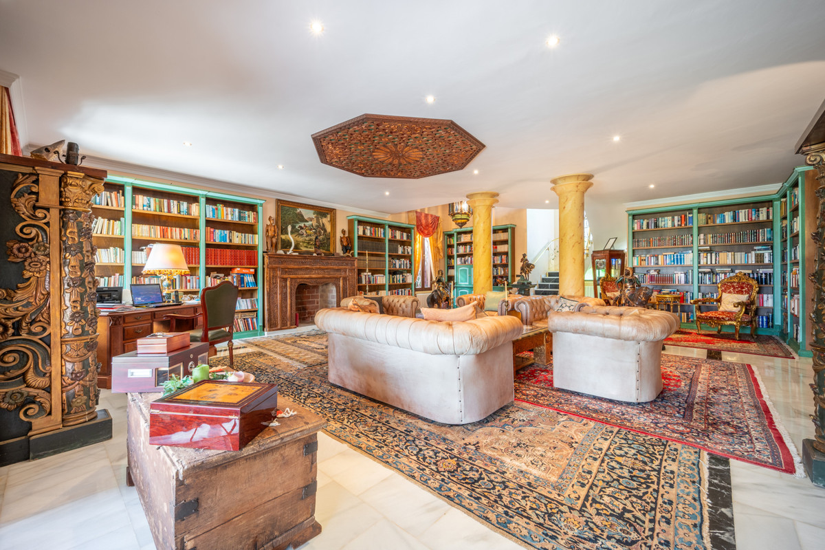 9 Bedroom Villa for Sale in Estepona — 7