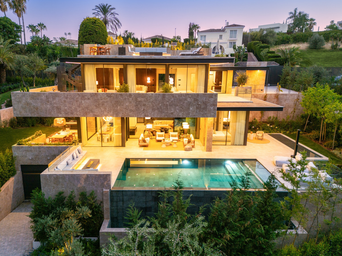 5 Bedroom Villa for Sale in Nueva Andalucía
