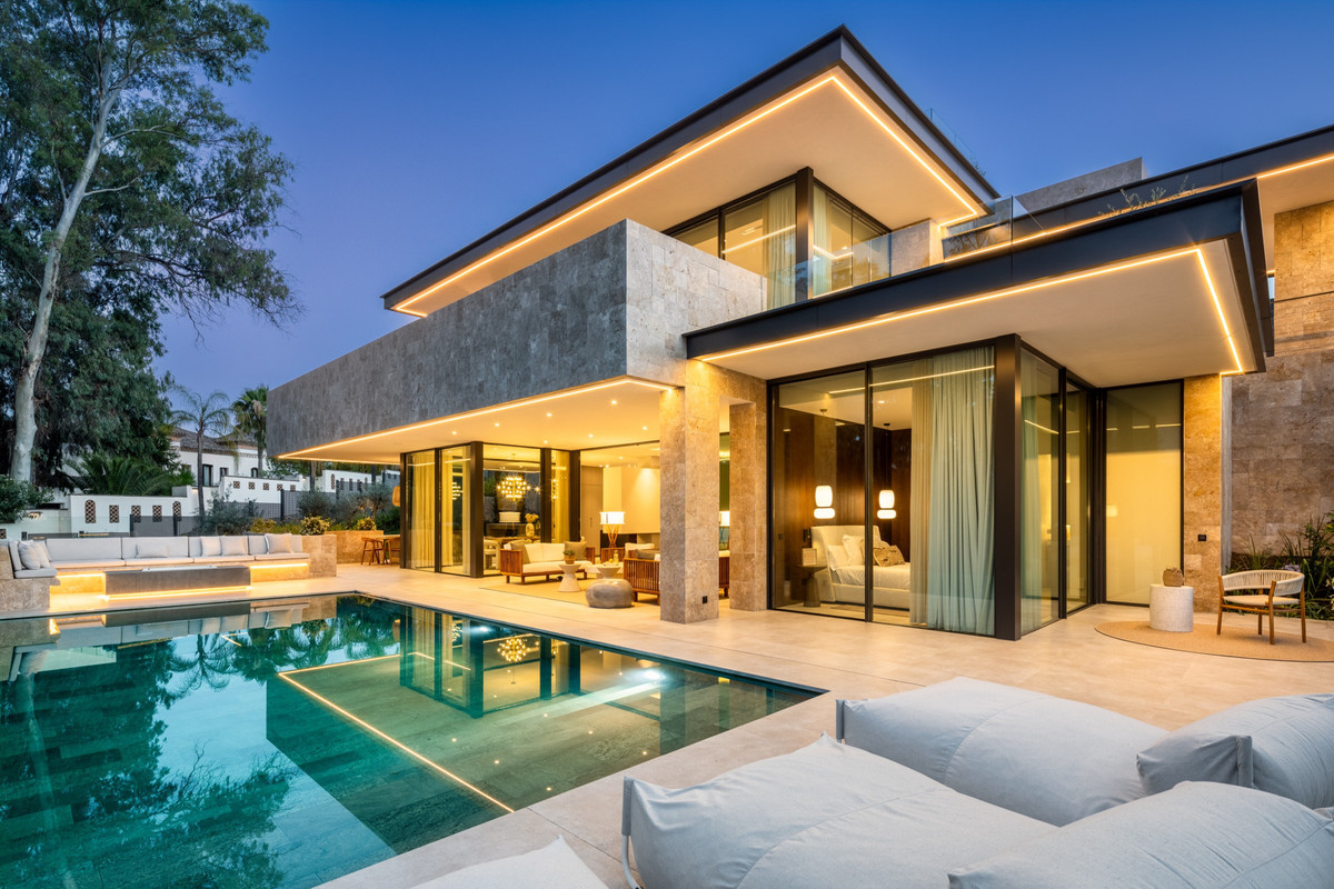 5 Bedroom Villa for Sale in Nueva Andalucía — 2