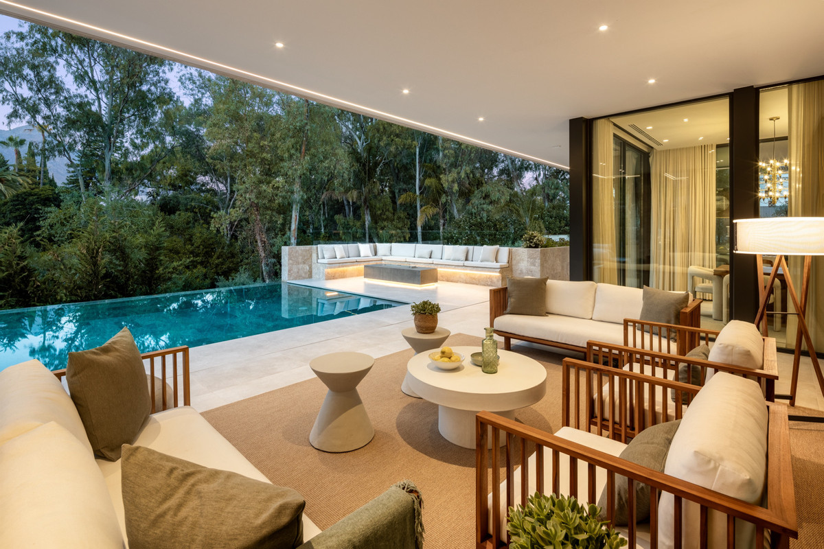 5 Bedroom Villa for Sale in Nueva Andalucía — 4
