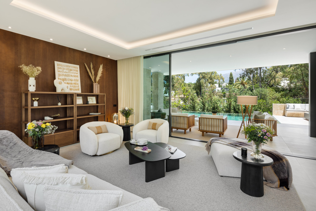 5 Bedroom Villa for Sale in Nueva Andalucía — 5