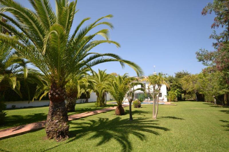 6 Bedroom Villa for Sale in Guadalmina Baja — 3