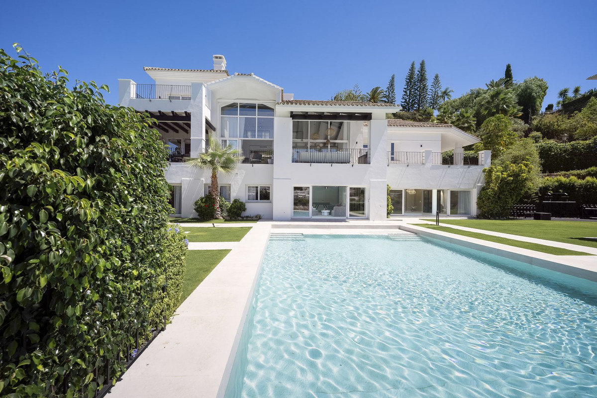 7 Bedroom Villa for Sale in Benahavís