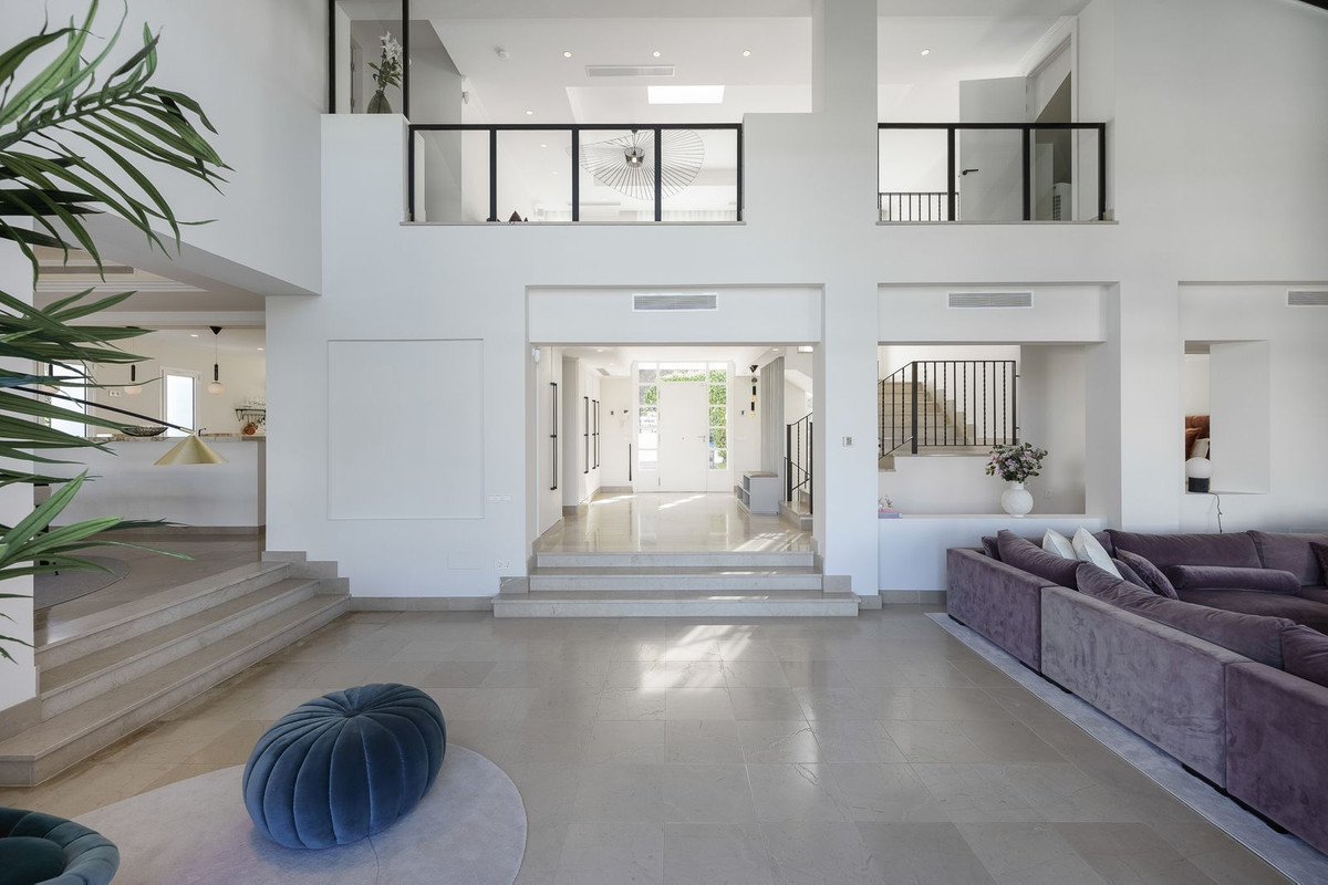 7 Bedroom Villa for Sale in Benahavís — 3