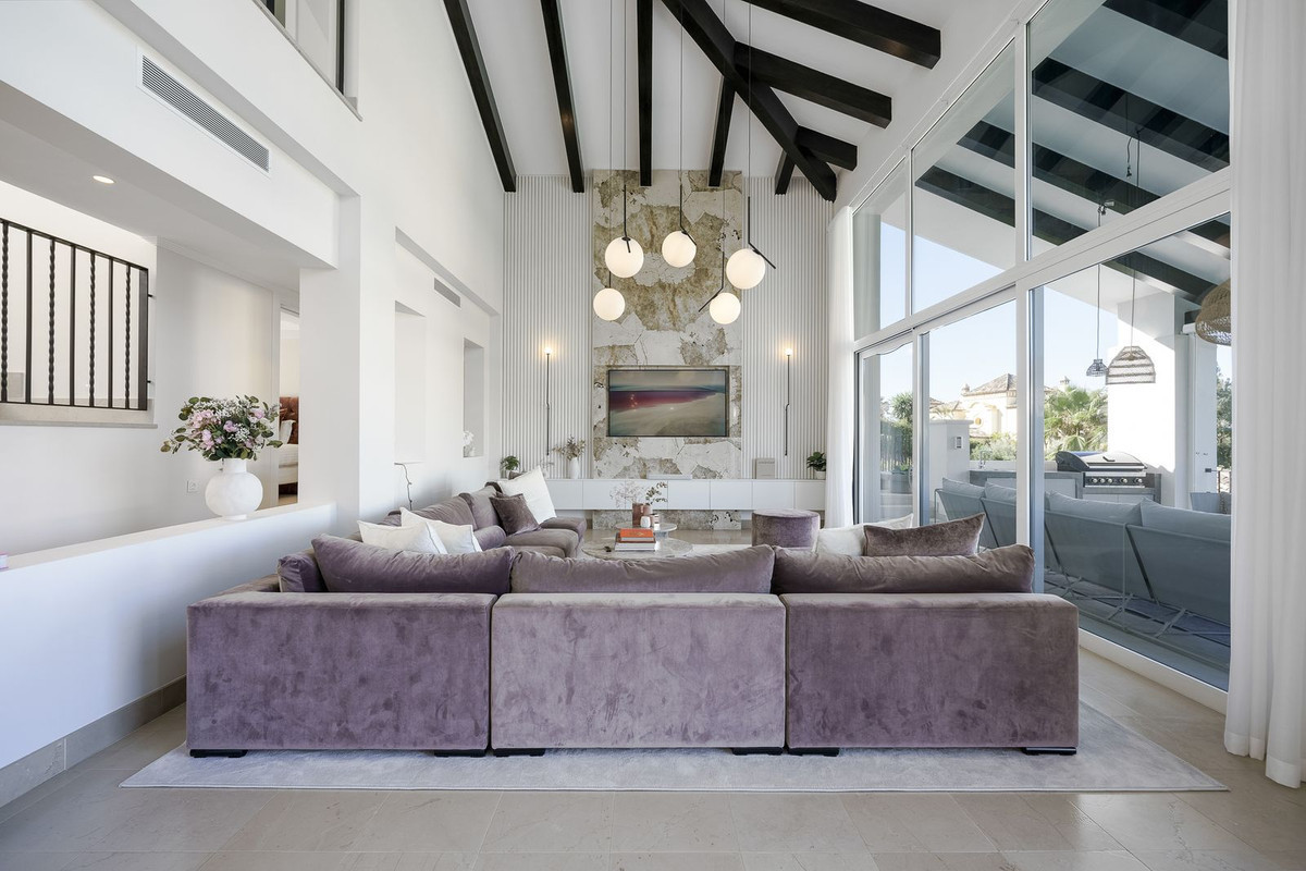 7 Bedroom Villa for Sale in Benahavís — 7