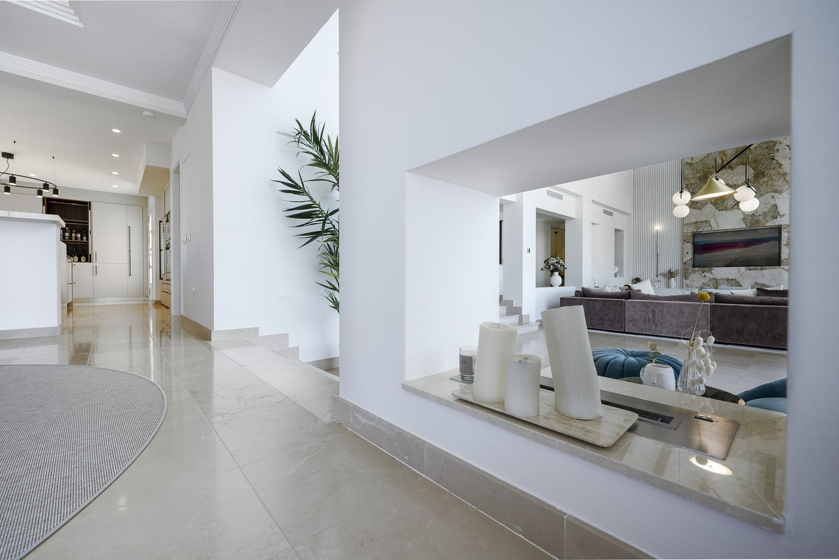 7 Bedroom Villa for Sale in Benahavís — view 10
