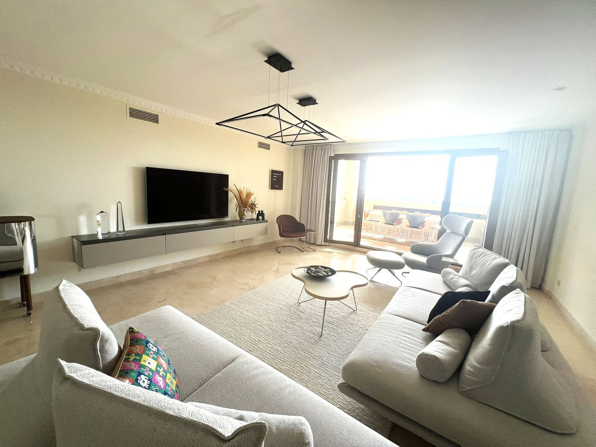 3 Bedroom Apartment for Sale in El Paraiso — 2
