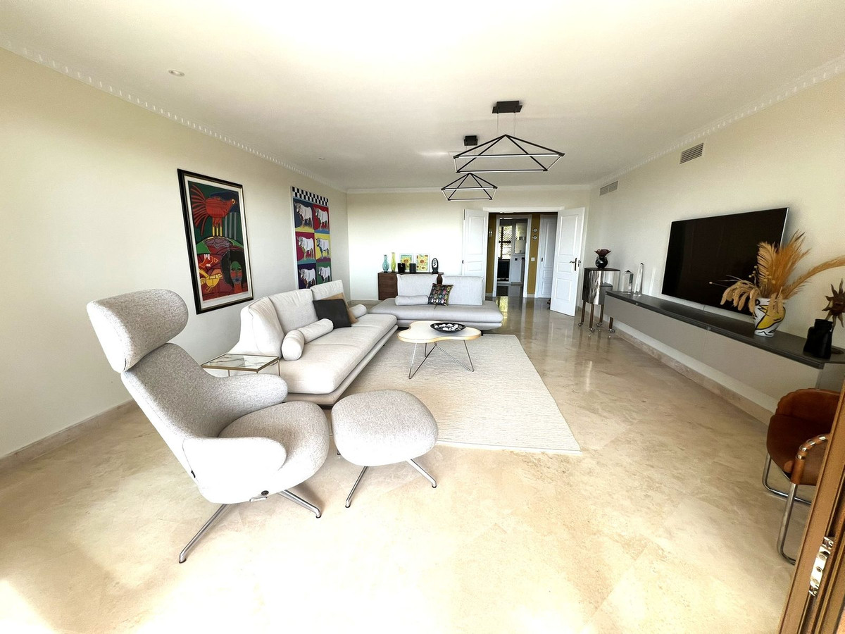 3 Bedroom Apartment for Sale in El Paraiso — 3