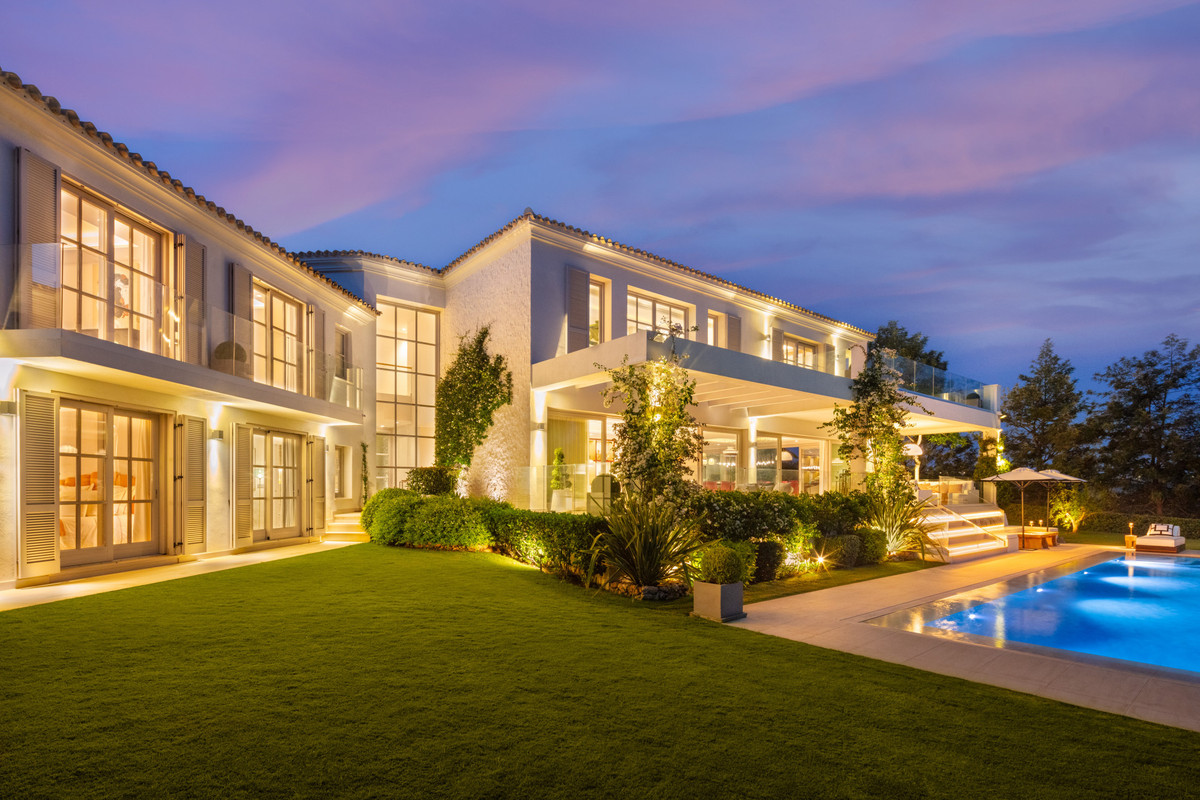 6 Bedroom Villa for Sale in Aloha — 2