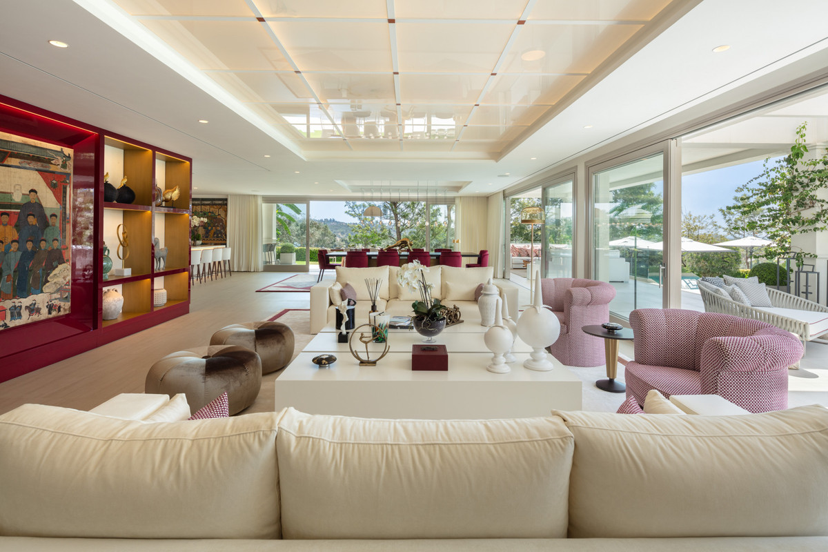 6 Bedroom Villa for Sale in Aloha — 6