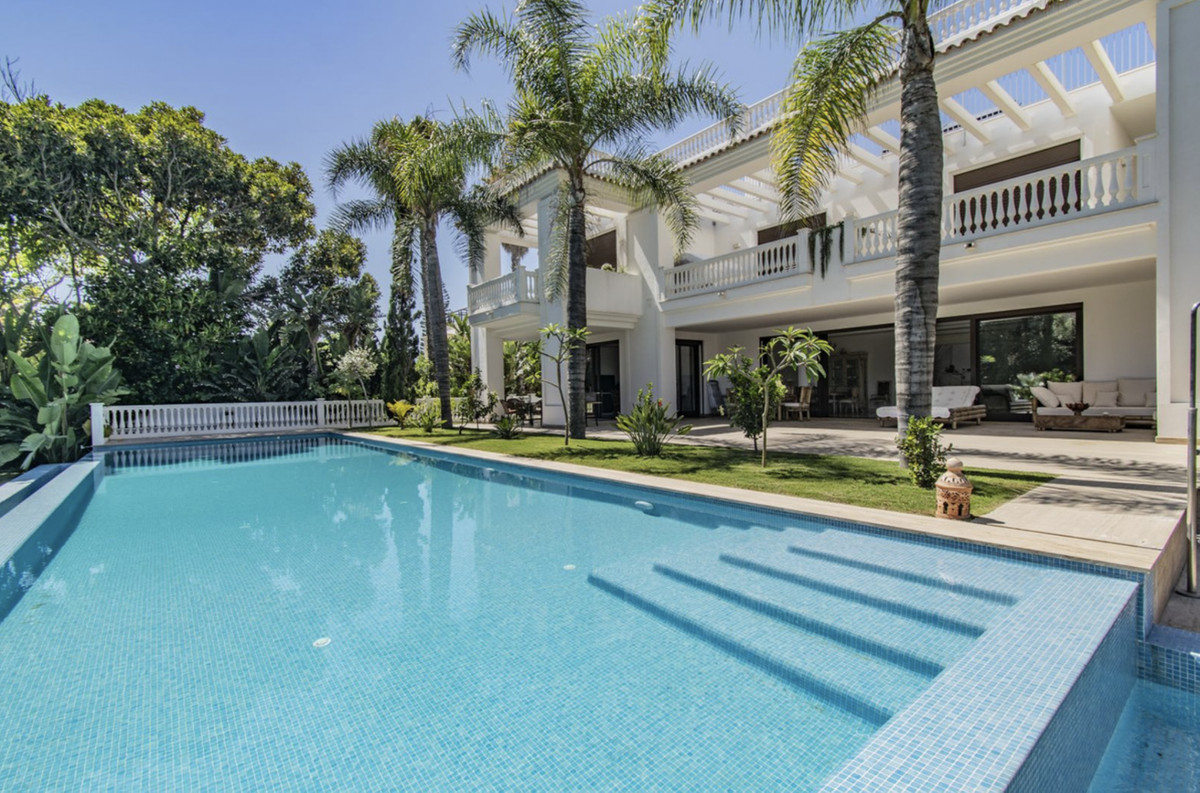 6 Bedroom Villa for Sale in Guadalmina Baja — view 10