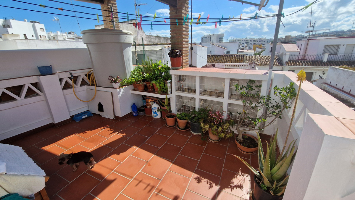 4 Bedroom Villa for Sale in Estepona — 2