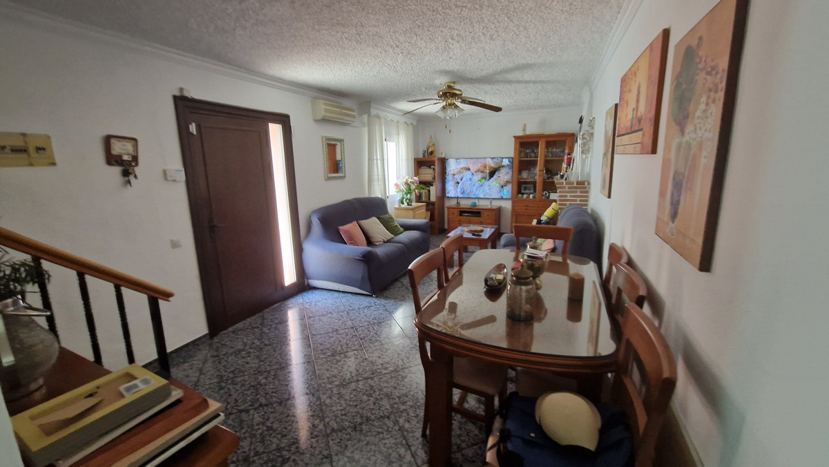 4 Bedroom Villa for Sale in Estepona — 3