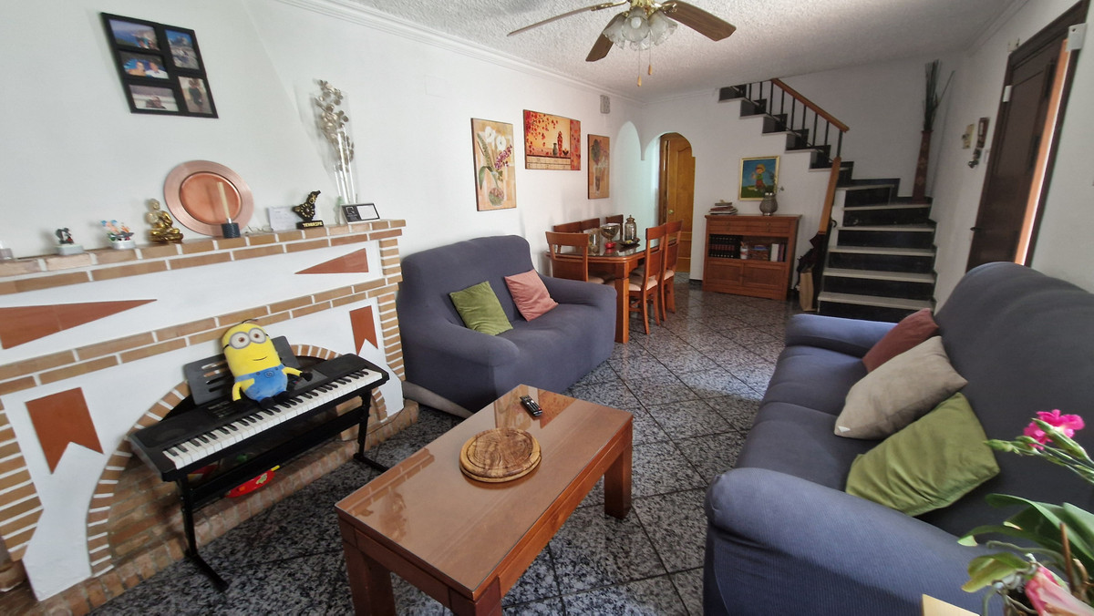 4 Bedroom Villa for Sale in Estepona — 4