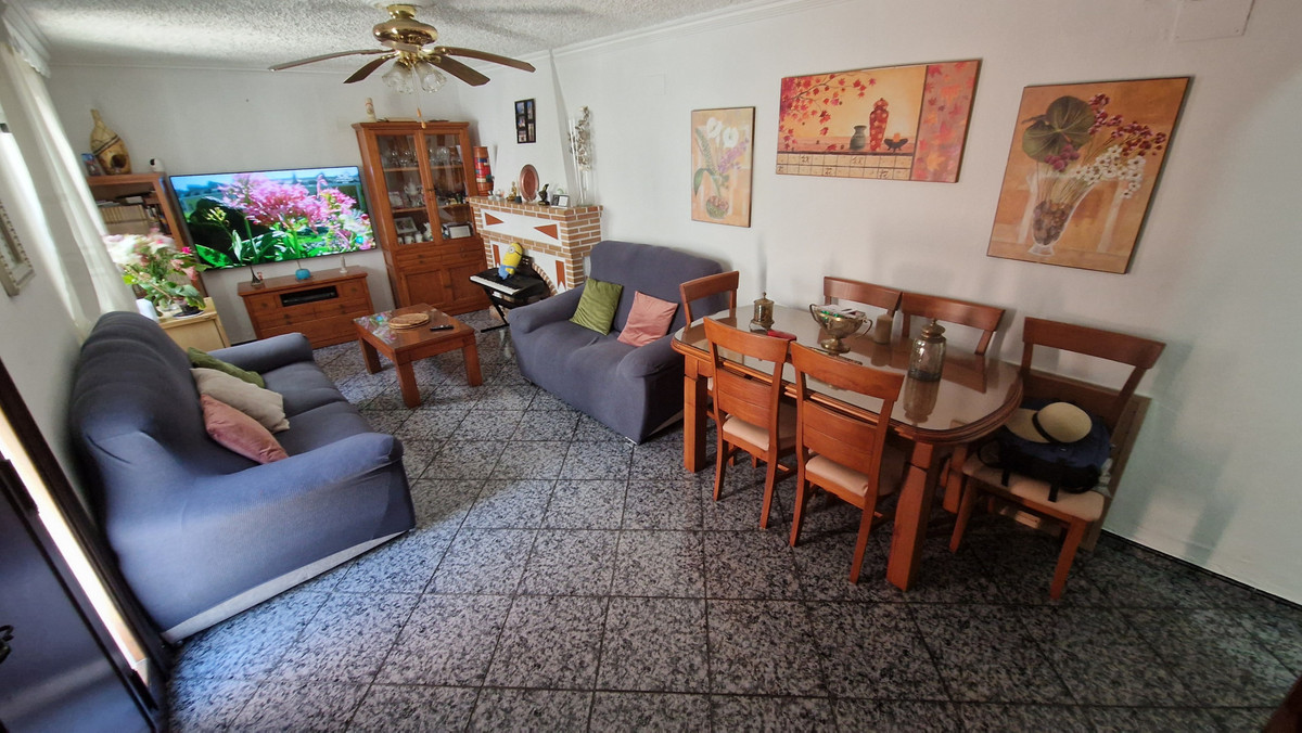 4 Bedroom Villa for Sale in Estepona — 6