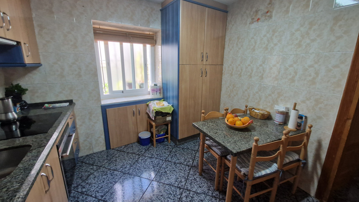 4 Bedroom Villa for Sale in Estepona — 9