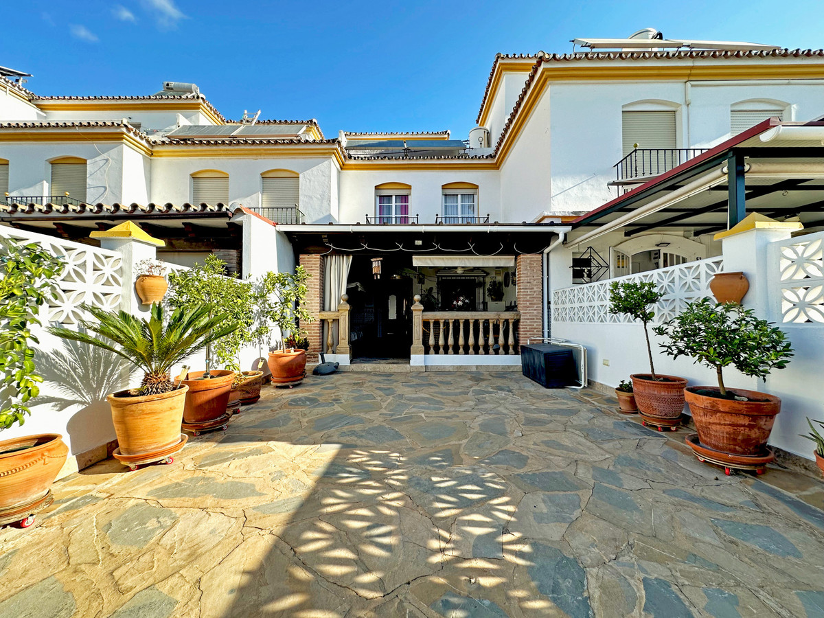 3 Bedroom Villa for Sale in Estepona