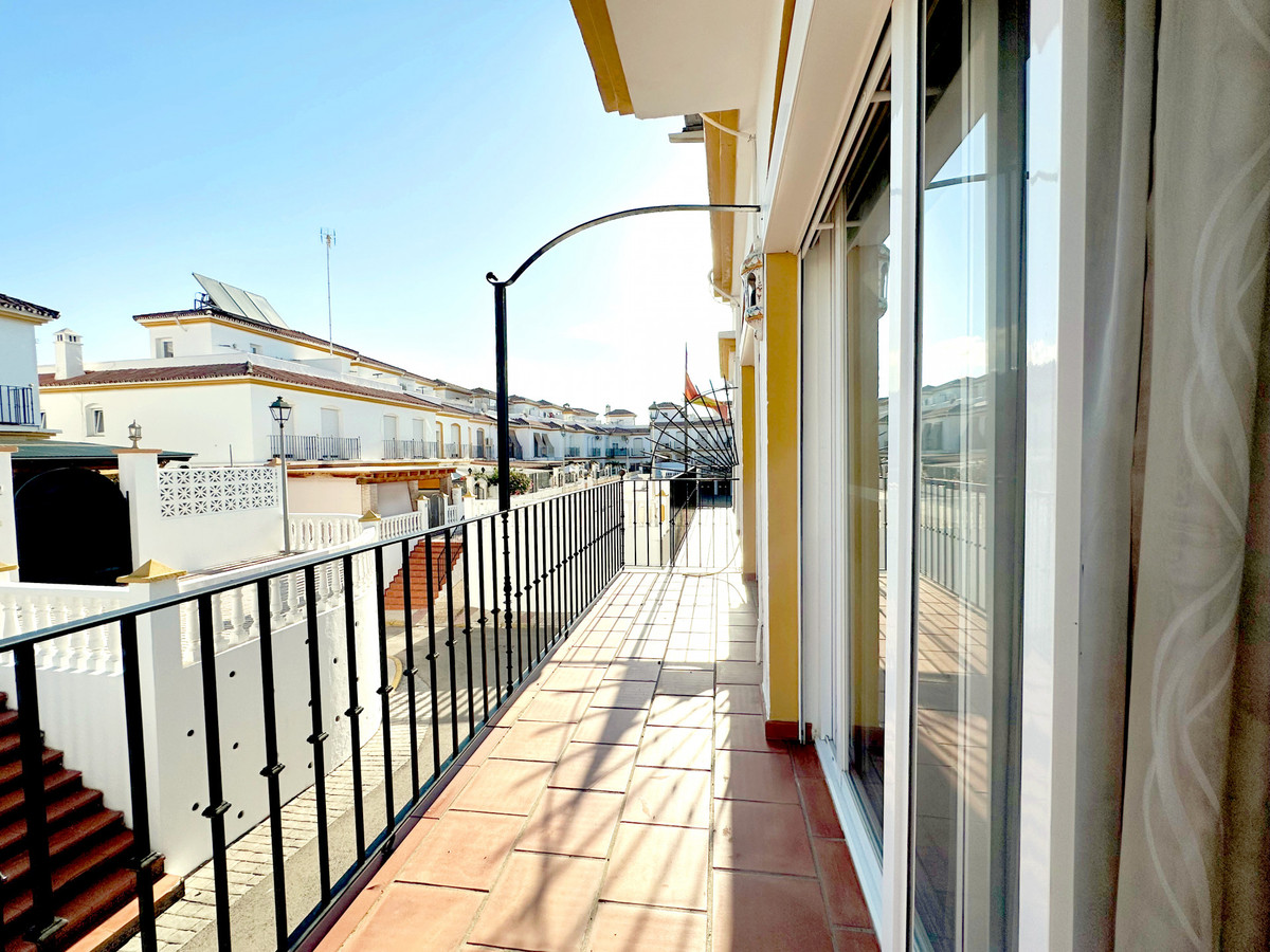 3 Bedroom Villa for Sale in Estepona — 7