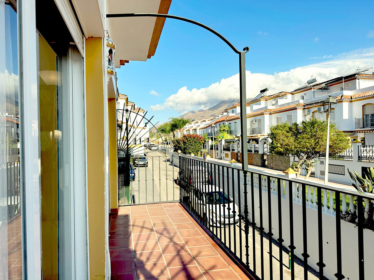 3 Bedroom Villa for Sale in Estepona — 8