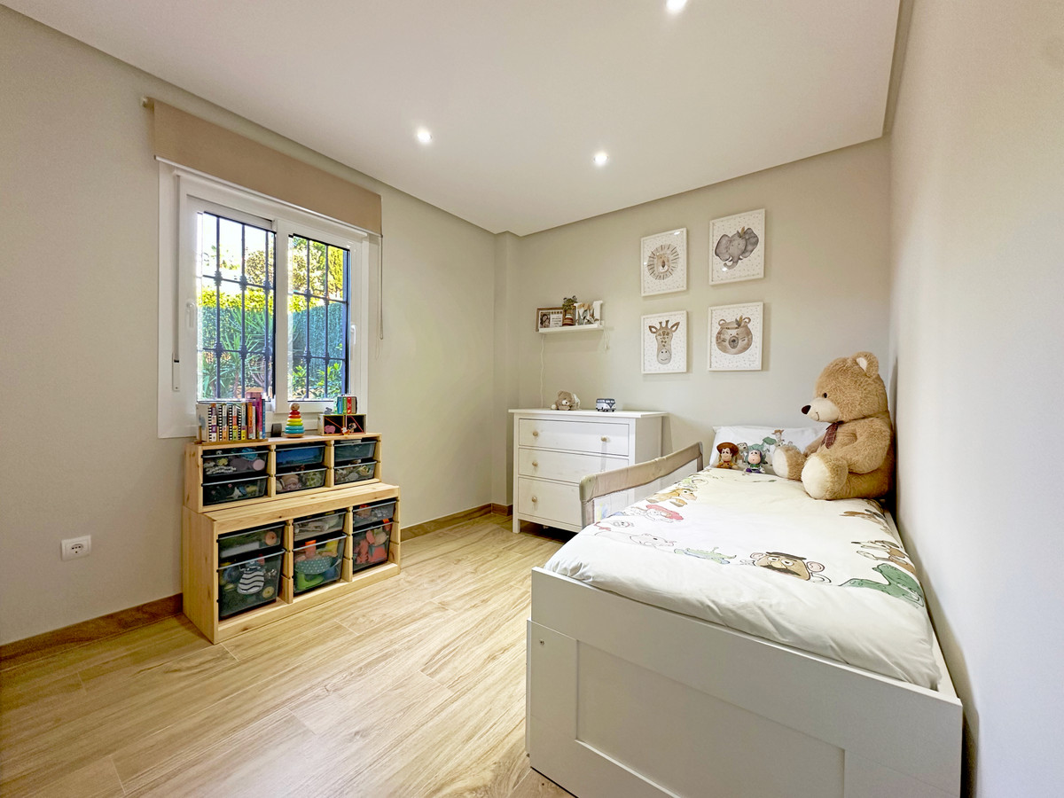 2 Bedroom Apartment for Sale in Estepona — 7