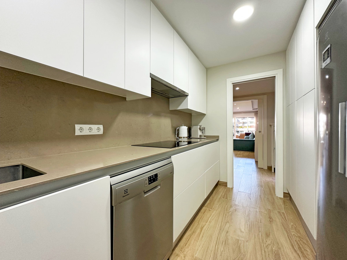 2 Bedroom Apartment for Sale in Estepona — view 10