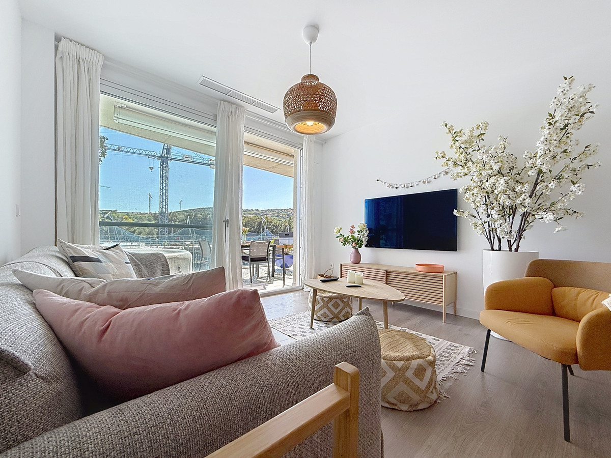 3 Bedroom Apartment for Sale in Estepona — 2