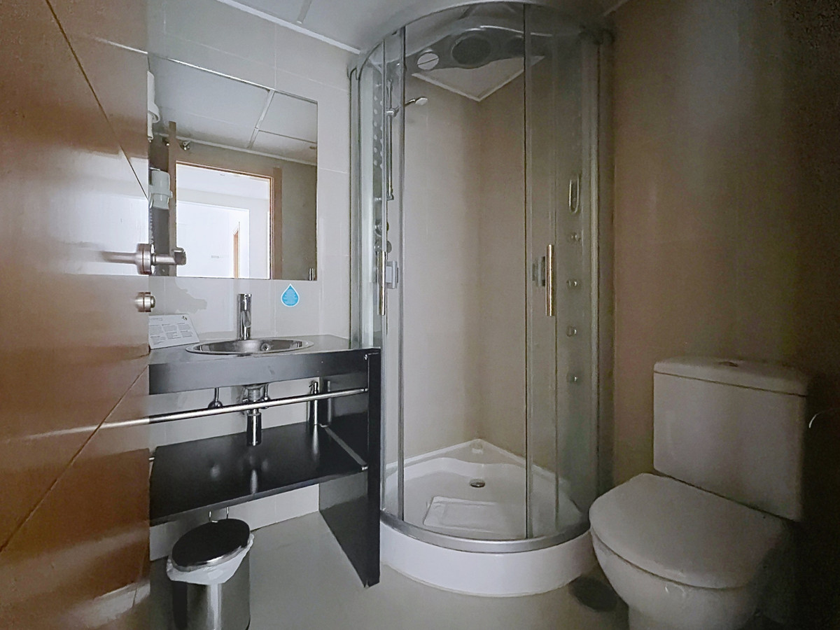 2 Bedroom Apartment for Sale in Estepona — view 10
