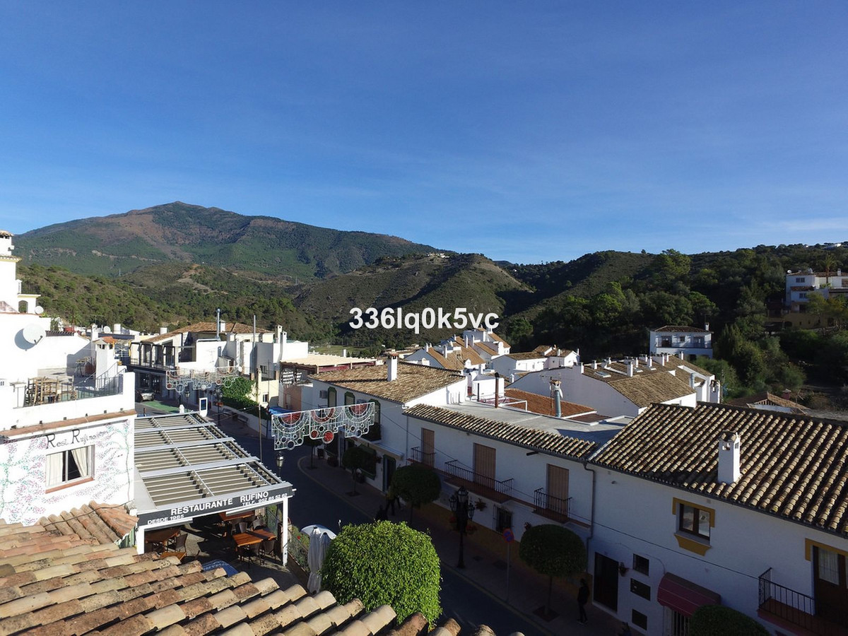 5 Bedroom Apartment for Sale in Benahavís — view 10
