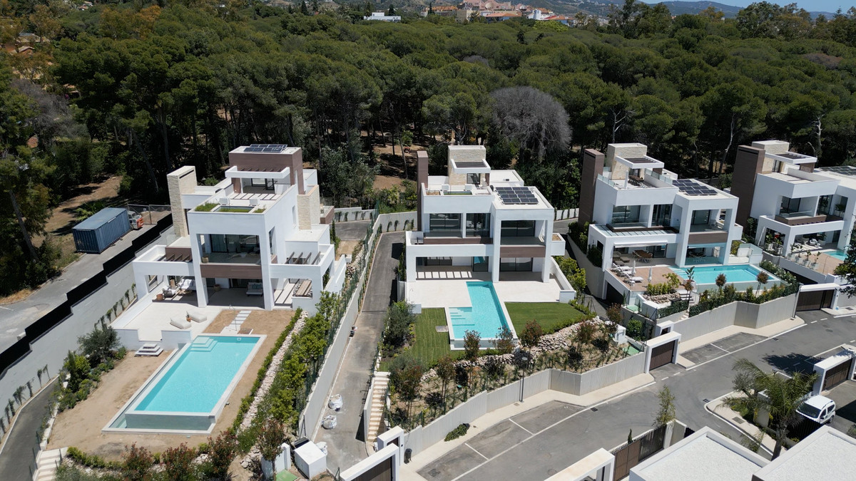 4 Bedroom Villa for Sale in The Golden Mile