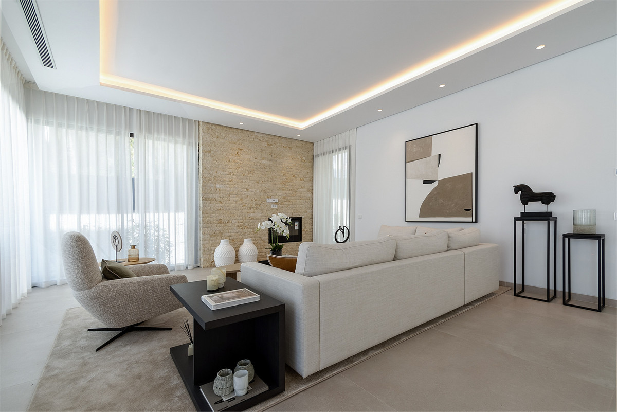 4 Bedroom Villa for Sale in The Golden Mile — 3