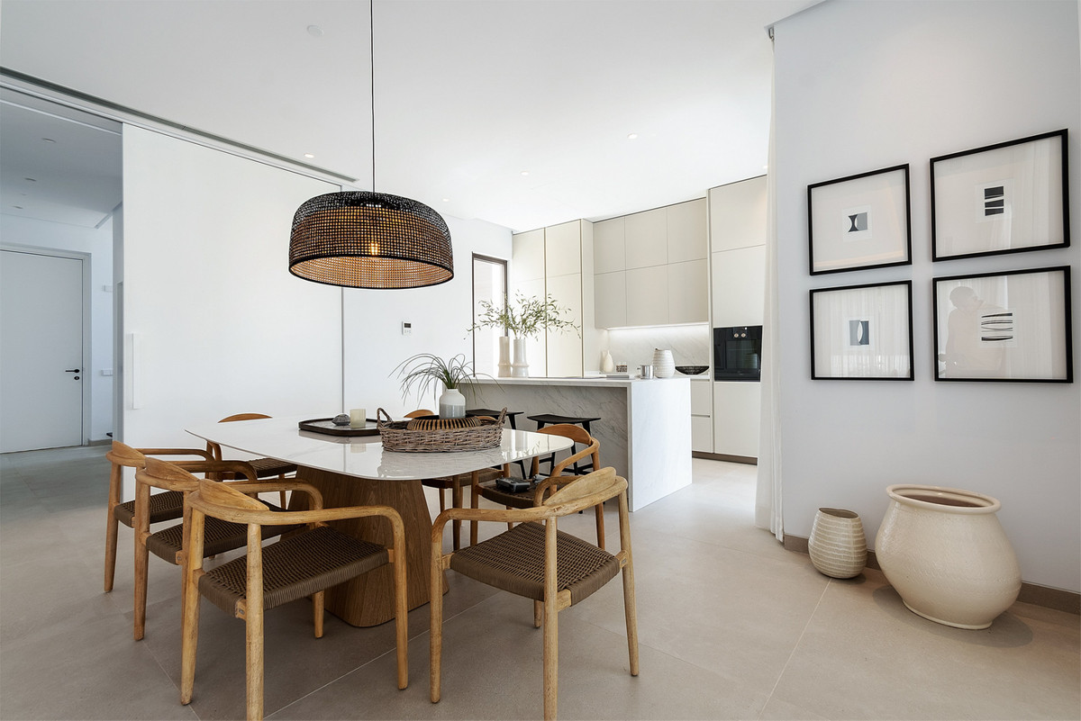 4 Bedroom Villa for Sale in The Golden Mile — 4