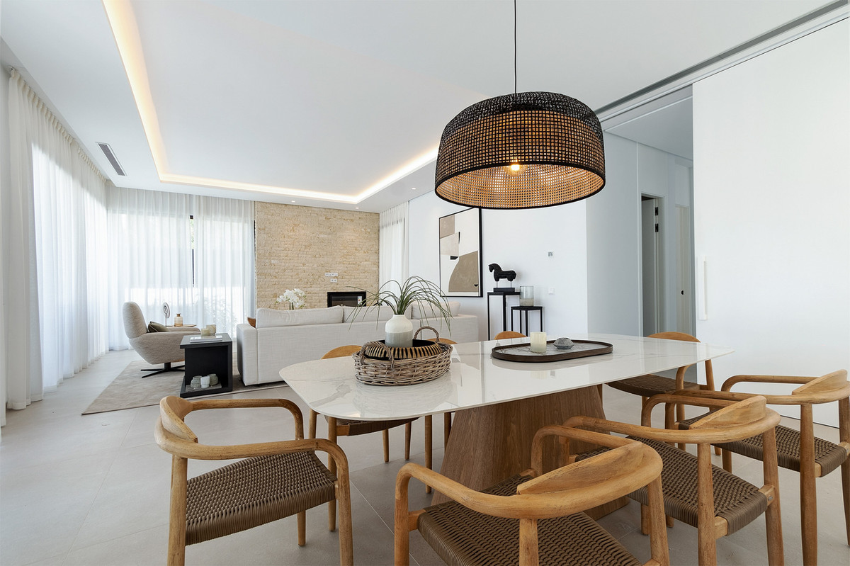 4 Bedroom Villa for Sale in The Golden Mile — 6