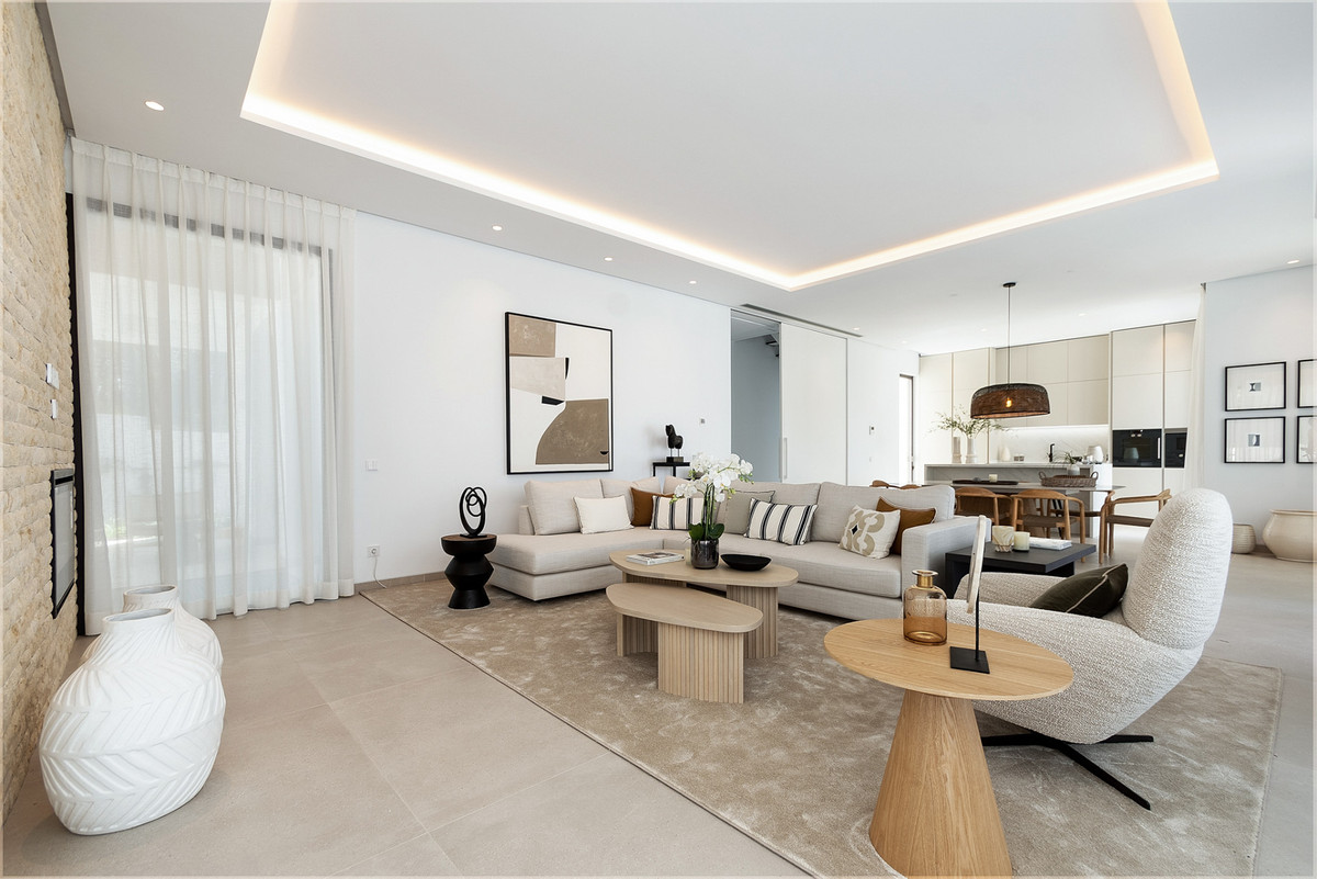 4 Bedroom Villa for Sale in The Golden Mile — 7