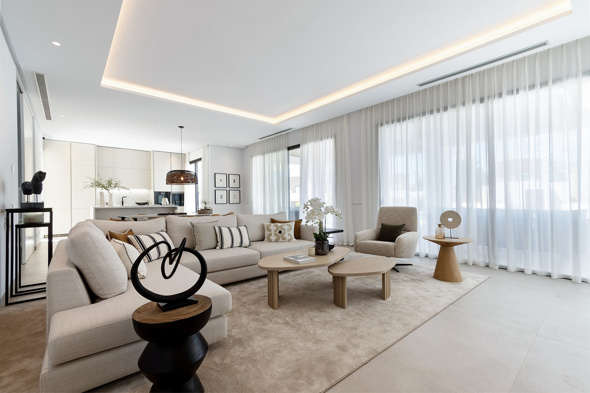4 Bedroom Villa for Sale in The Golden Mile — 8