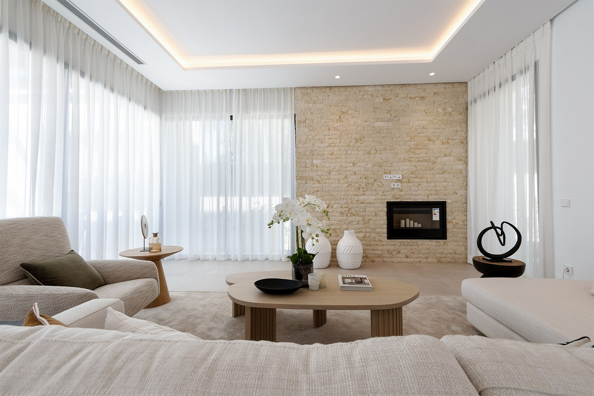 4 Bedroom Villa for Sale in The Golden Mile — 9