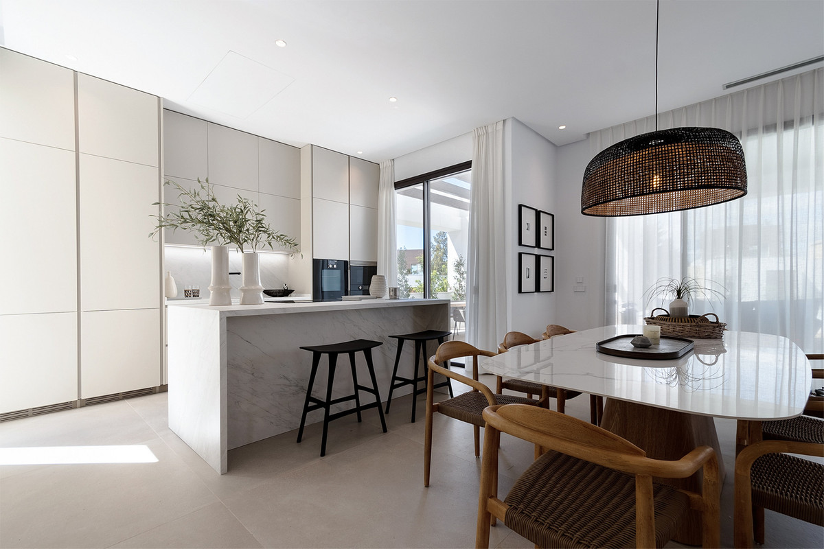 4 Bedroom Villa for Sale in The Golden Mile — view 10