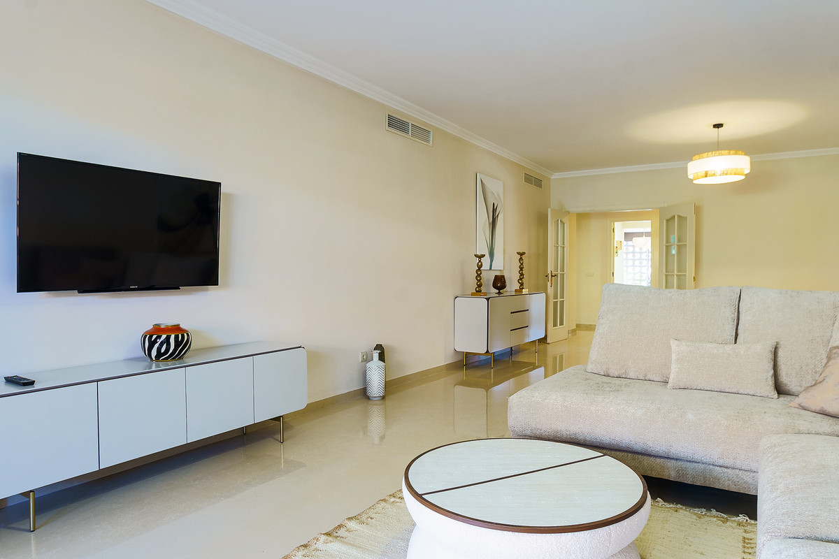 2 Bedroom Apartment for Sale in Puerto Banús — 3