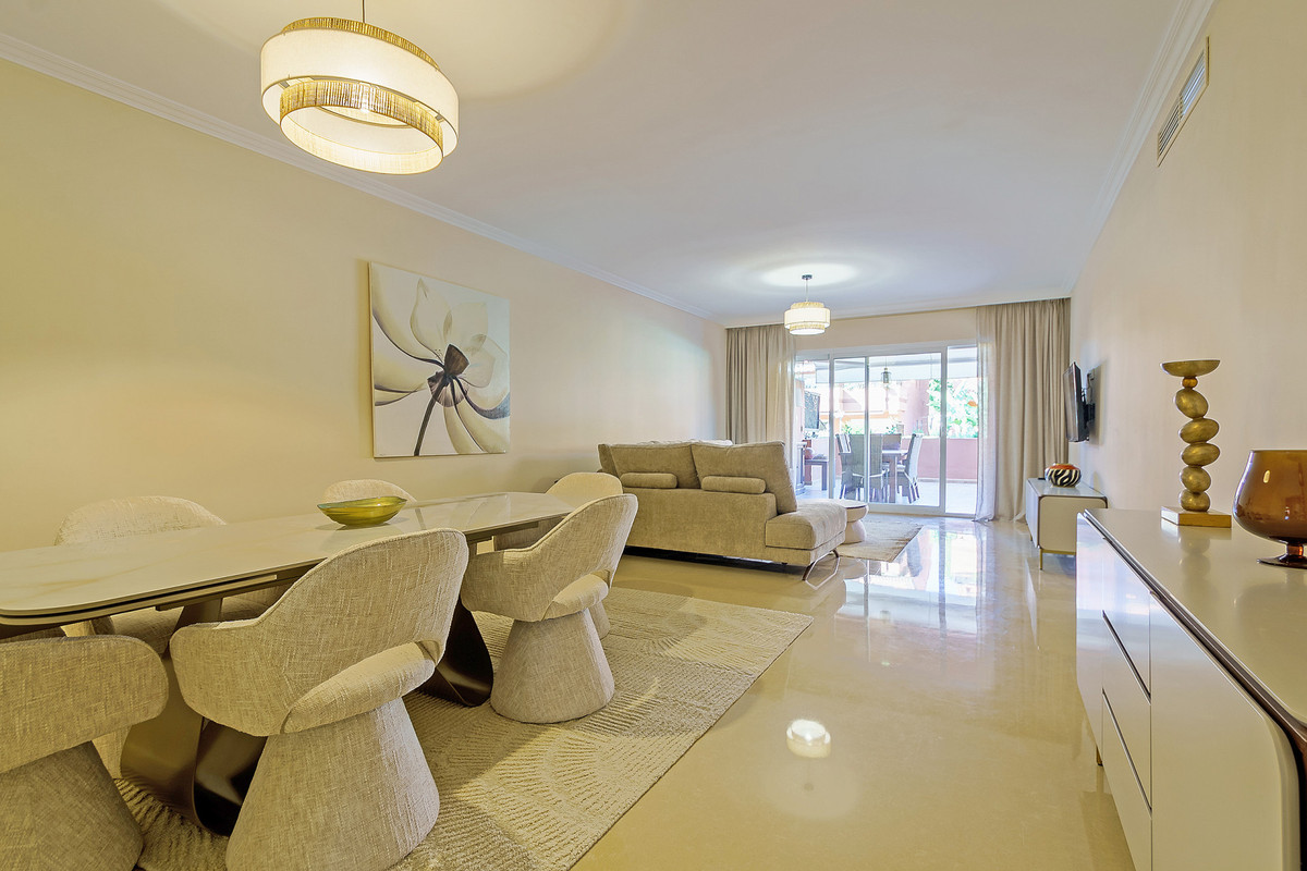 2 Bedroom Apartment for Sale in Puerto Banús — 4