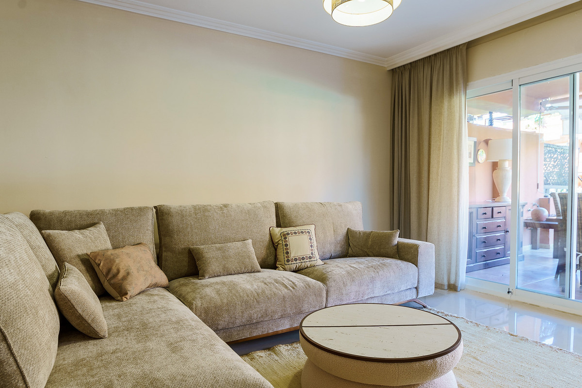 2 Bedroom Apartment for Sale in Puerto Banús — 5