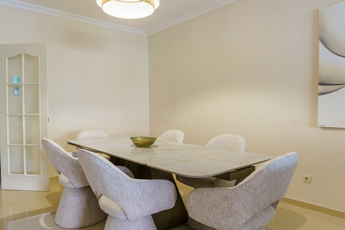2 Bedroom Apartment for Sale in Puerto Banús — 6