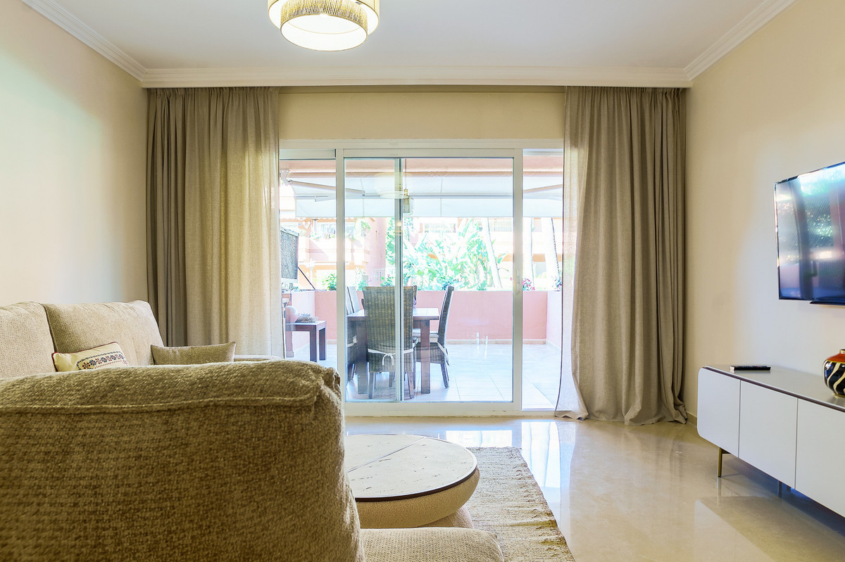 2 Bedroom Apartment for Sale in Puerto Banús — 7